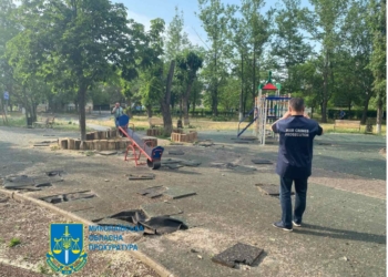 У День захисту дітей окупанти з артилерії обстріляли дитячий майданчик у Миколаєві (ФОТО)