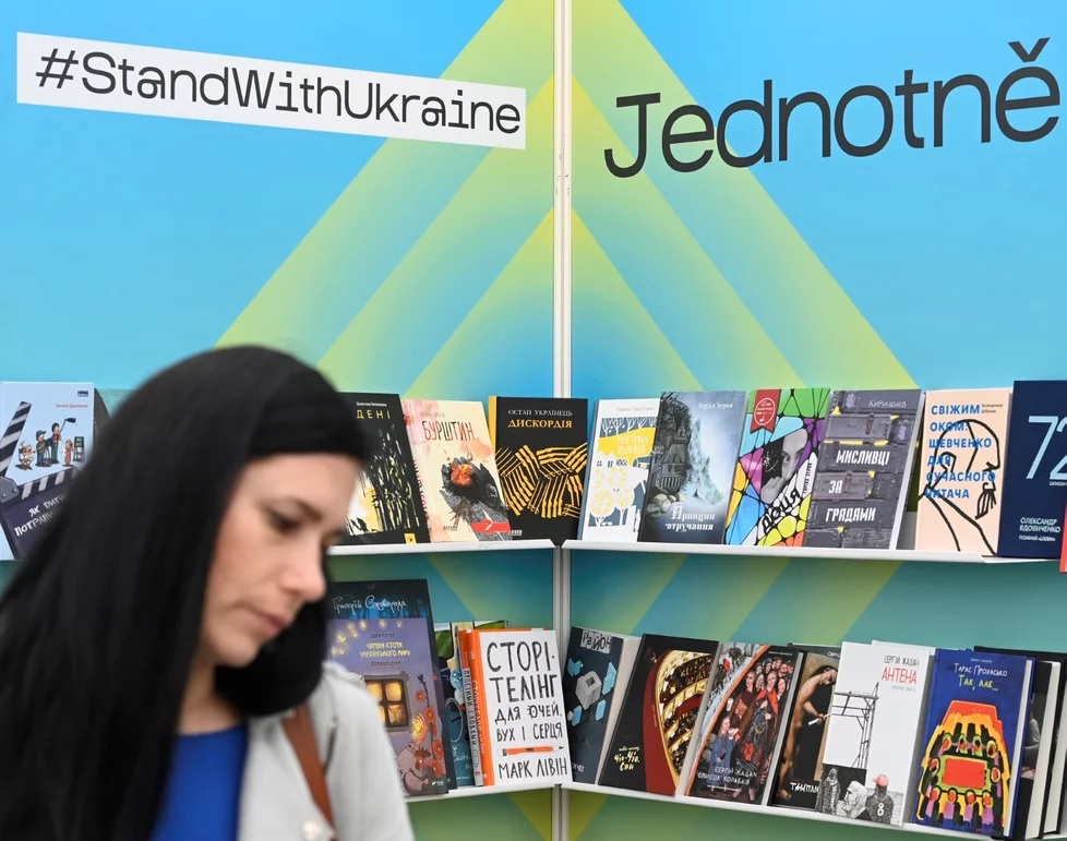 Нобелевский лауреат Светлана Алексиевич посвятила премию чешского фестиваля «Мир книги» украинским писателям (ФОТО) 1
