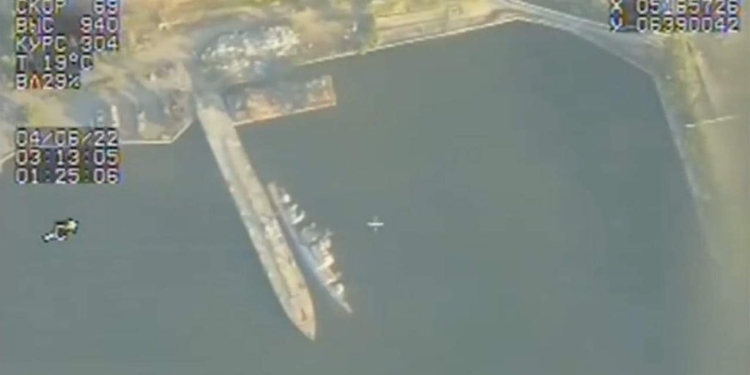 Казкарі: російські окупанти видають списаний український корабель в Очакові за потоплений ними військовий корвет (ФОТО)