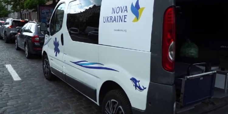 Миколаївський пологовий будинок №3 отримав від благодійників компактний автомобіль «швидкої допомоги» (ВІДЕО)