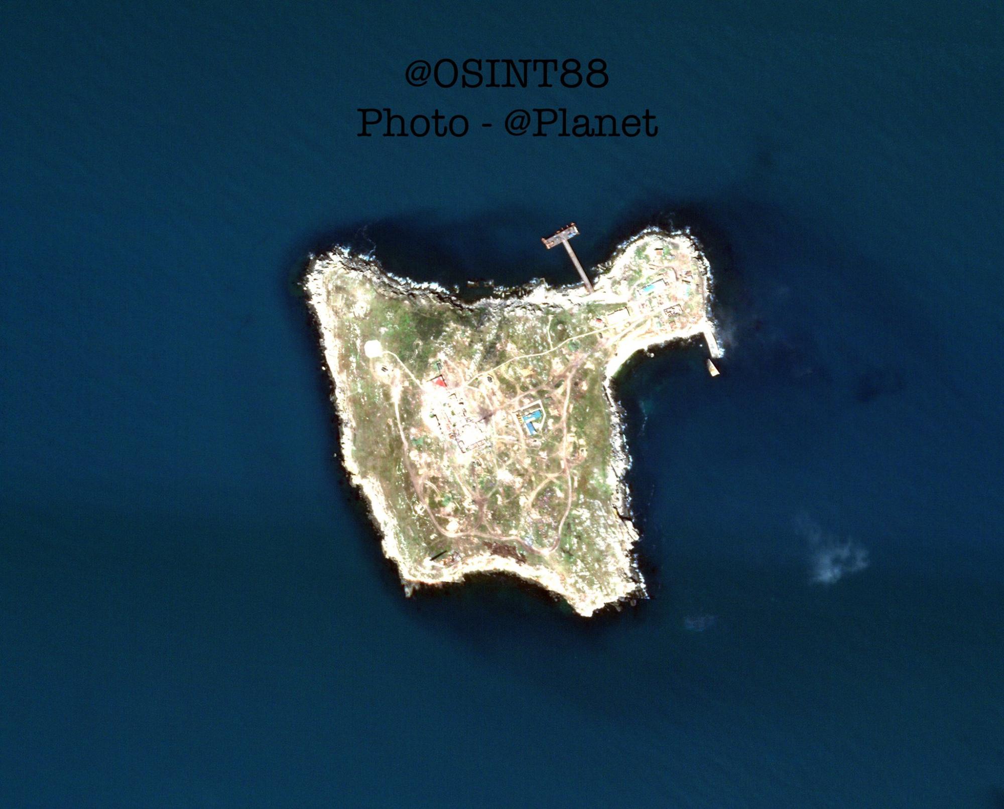 Російські загарбники встановили на острові Зміїний нові комплекси ППО «ТОР»