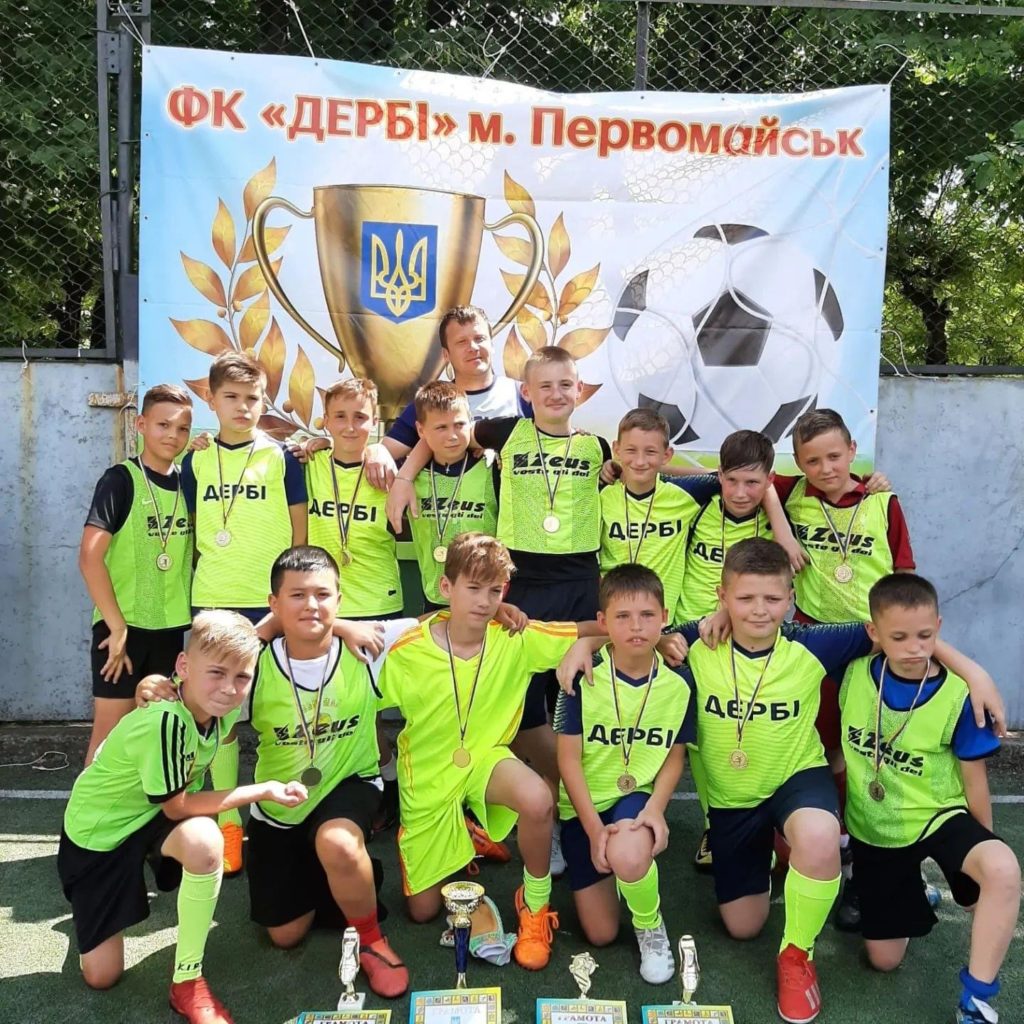 У Первомайську на благодійному дитячому футбольному турнірі зібрали більше 7 тис.грн. на допомогу ЗСУ (ФОТО) 1