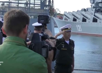 Командиру корабля рф “Адмірал Макаров”, який перебіг на бік ворога у 2014 році і запускав крилаті ракети по Миколаєву та Одесі у 2022-му, ДБР повідомило про підозру