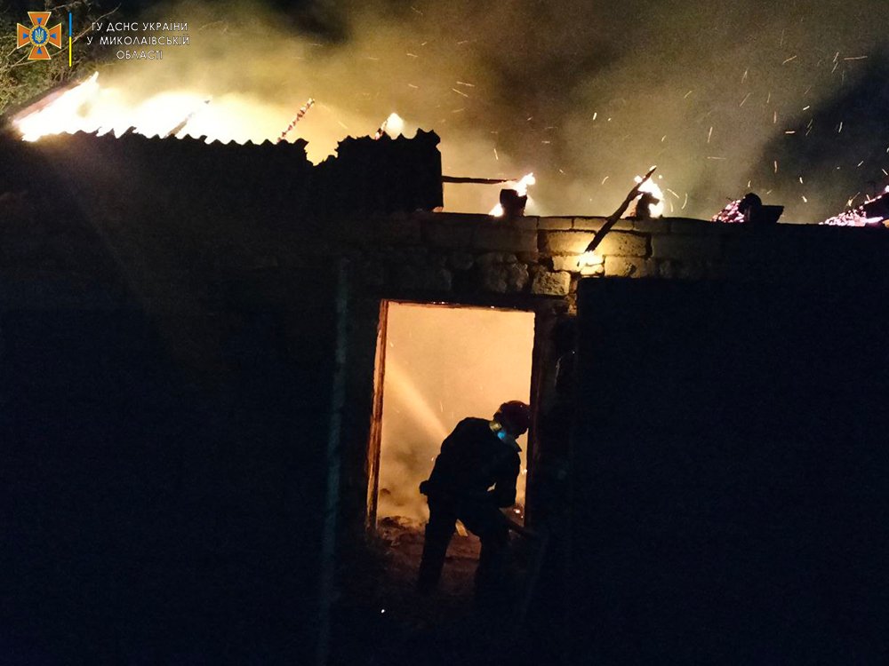 Внаслідок обстрілів та через необережне поводження з вогнем: за добу на Миколаївщині спалахнуло 5 пожеж (ФОТО) 1