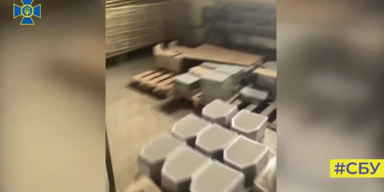 На Львівщині СБУ викрила схему розкрадання гуманітарної допомоги: близько 3 тис. вилучених бронежилетів передадуть ЗСУ (ВІДЕО)