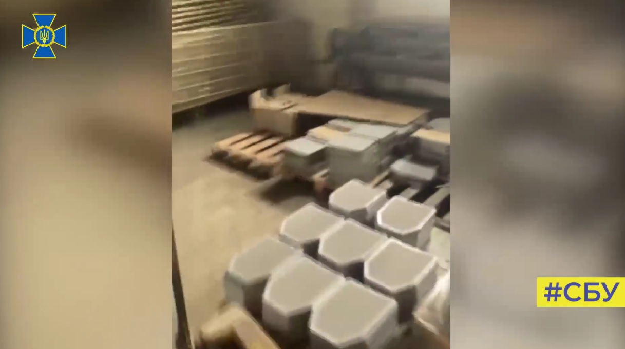 На Львівщині СБУ викрила схему розкрадання гуманітарної допомоги: близько 3 тис. вилучених бронежилетів передадуть ЗСУ (ВІДЕО)