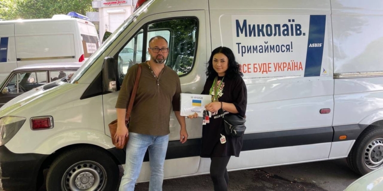 До Миколаєва приїхало ще 4 «швидких» – їх вже передали медзакладам (ФОТО)