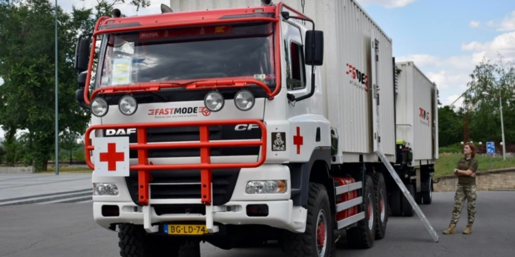 Військовим, які боронять кордони Миколаївщини, волонтери передали мобільний госпіталь (ФОТО)
