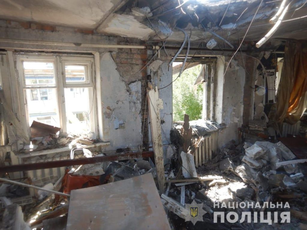 Зруйновано 11 приватних будинки та поштове відділення, є загиблі – в поліції Миколаївщини повідомили про наслідки вчорашніх обстрілів (ФОТО) 1