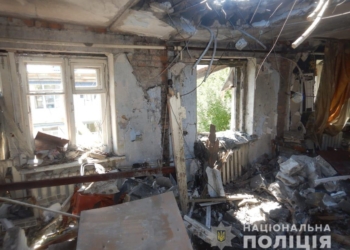 Зруйновано 11 приватних будинки та поштове відділення, є загиблі – в поліції Миколаївщини повідомили про наслідки вчорашніх обстрілів (ФОТО)