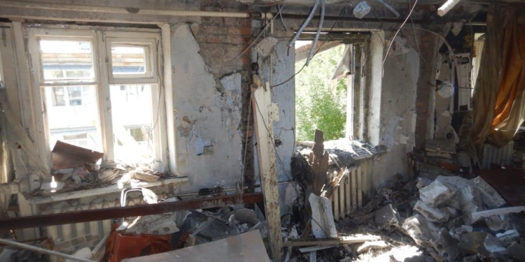 Зруйновано 11 приватних будинки та поштове відділення, є загиблі – в поліції Миколаївщини повідомили про наслідки вчорашніх обстрілів (ФОТО)