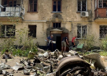 Гуманітарний штаб Миколаївщини закупить та встановить пошкоджені внаслідок ракетного удару по Миколаєву вікна і двері в будинках (ФОТО, ВІДЕО)