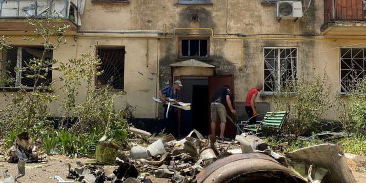 Гуманітарний штаб Миколаївщини закупить та встановить пошкоджені внаслідок ракетного удару по Миколаєву вікна і двері в будинках (ФОТО, ВІДЕО)