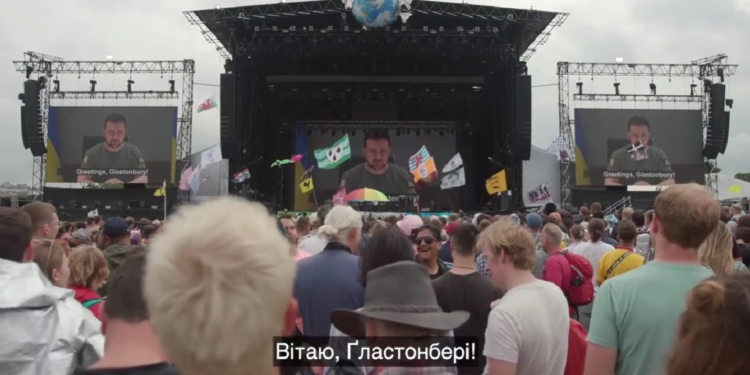 «Доведіть, що свобода завжди перемагає!»: Зеленський звернувся до фестивалю у  Ґластонбері (ВІДЕО)