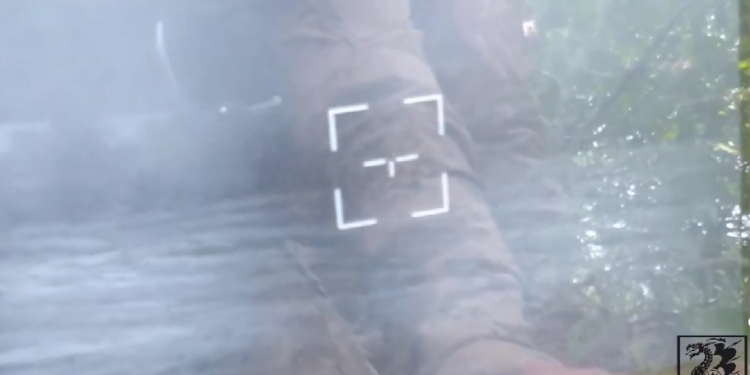 На Миколаївщині черговий російський БТР отримав «смаколик» зі «Стугни» від миколаївських морпіхів (ВІДЕО)