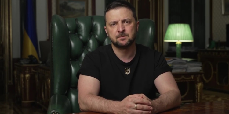 Володимир Зеленський пообіцяв знайти кожного росіянина, хто забезпечує запуск ракет по мирних українцях, і звернувся до білорусів (ВІДЕО)