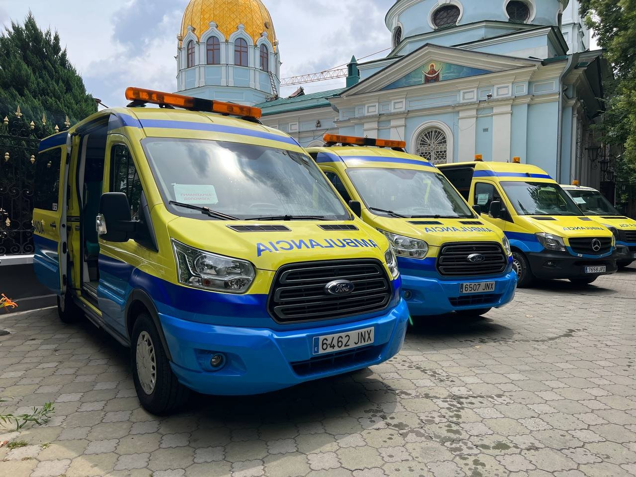 Миколаєву передали ще 6 авто «швидкої допомоги» – де вони будуть працювати (ФОТО)