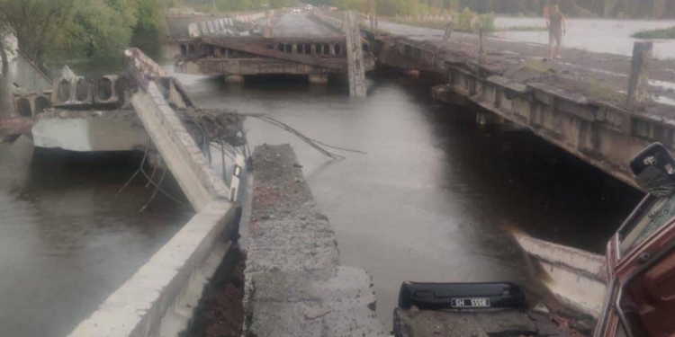 На Киевщине из-за попадания молнии взорвался заминированный мост