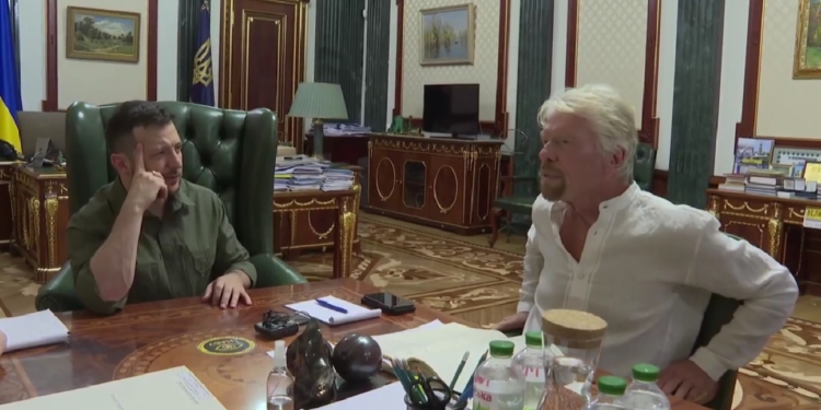 Поспілкувалися про перспективи співпраці у післявоєнній відбудові: Володимир Зеленський зустрівся з Річардом Бренсоном (ВІДЕО)