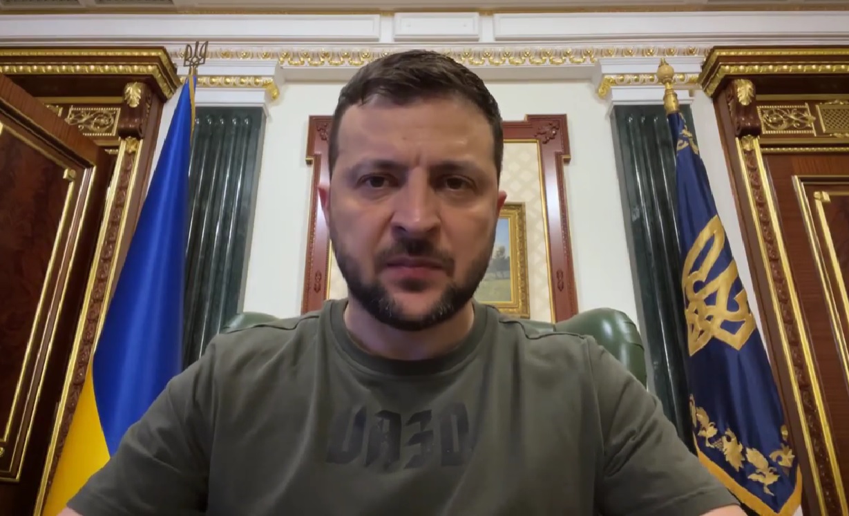 Звернення Зеленського: про транспортний безвіз, саміт НАТО, ракетний дар по Миколаєву і звільнення з полону захисників «Азовсталі» (ВІДЕО)