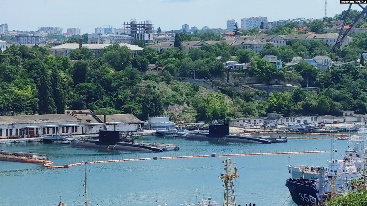 росія вивела у Чорне море 5 підводних човнів