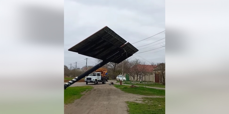 У Миколаєві знесли вже близько 300 бордів (ВІДЕО)