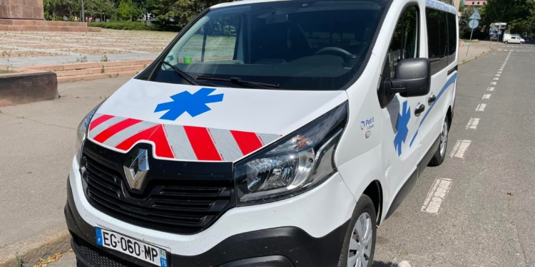 У Миколаєві побували артисти і співак Віктор Павлік – передали «швидку» для обласної лікарні (ФОТО)