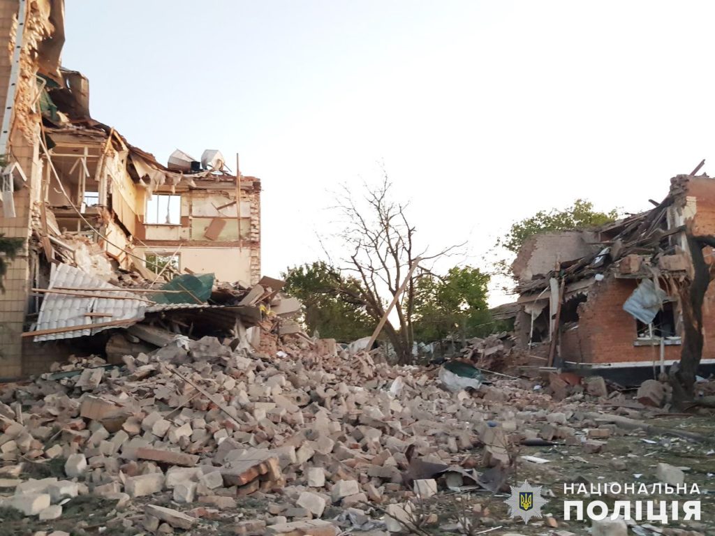 Упродовж минулої доби обстрілів зазнали 5 населених пунктів Миколаївщини – правоохоронці документують наслідки (ФОТО) 1