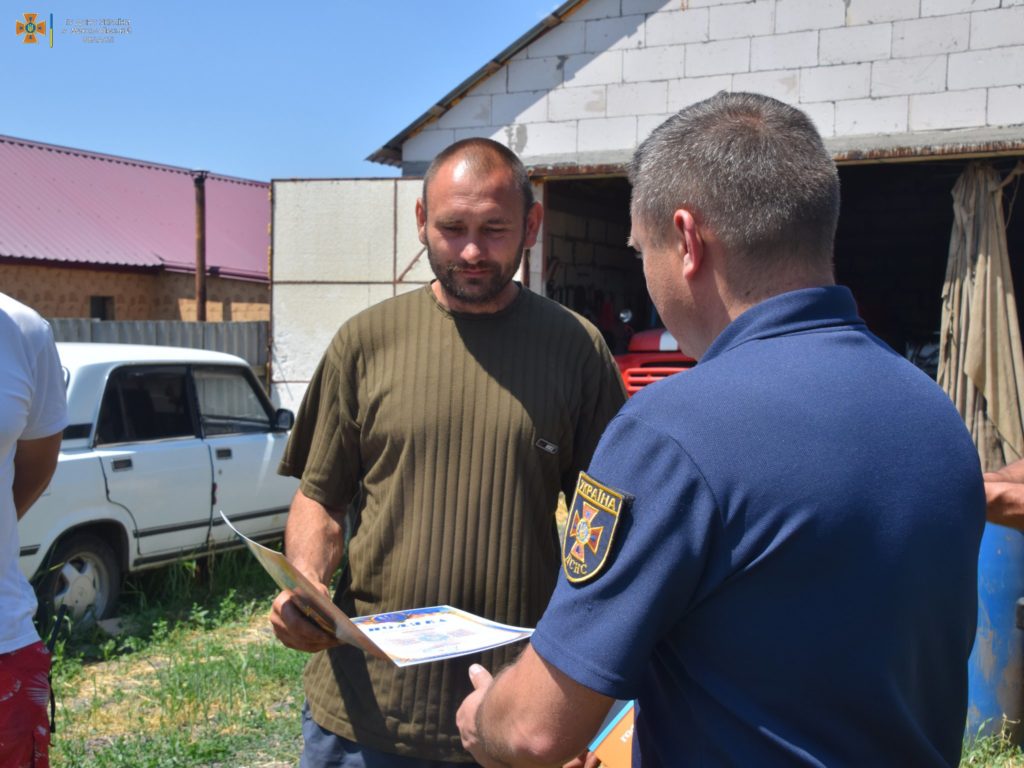 На Миколаївщині чоловіки об’єдналися у добровольчу пожежну команду і допомагають гасити пожежі в 3 селах, які потерпають від обстрілів окупантів (ФОТО) 20