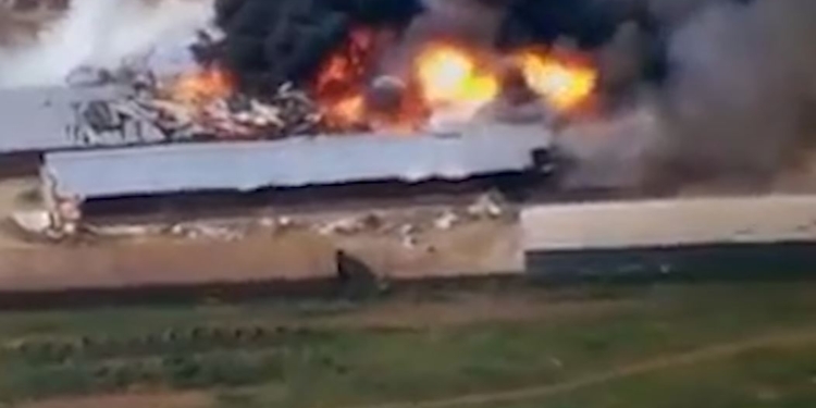 Артиллеристы плюс аэроразведка – минус склад рашистов с “Градами” (ВИДЕО)