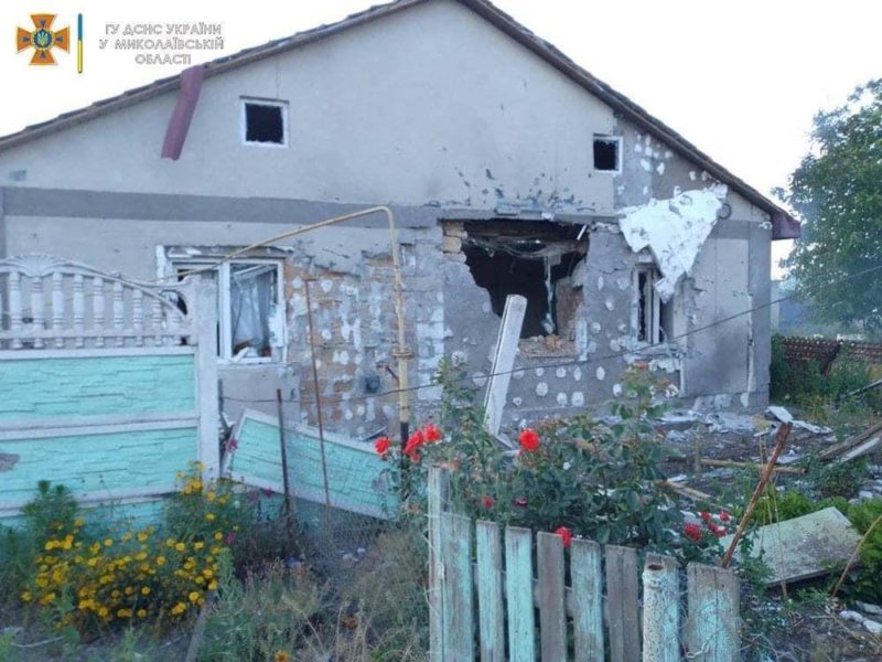 Внаслідок російських обстрілів на Миколаївщині за добу поранено 17 людей, одна людина загинула. Які саме громади зазнали обстрілів