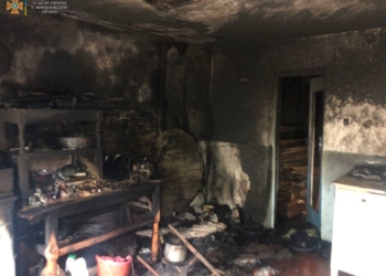 У Первомайському районі спалахнула літня кухні. І обстріли тут ні до чого (ФОТО)