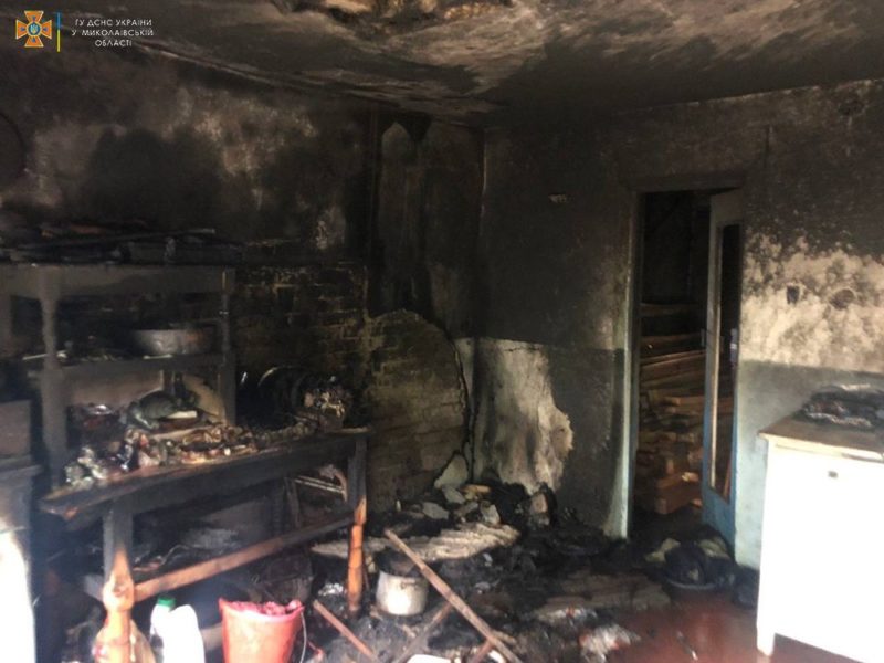 У Первомайському районі спалахнула літня кухні. І обстріли тут ні до чого (ФОТО)
