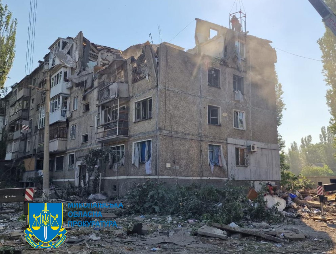 Четверо погибших и пятеро раненых в результате попадания российской ракеты по пятиэтажке в Николаеве – начато уголовное производство (ФОТО)