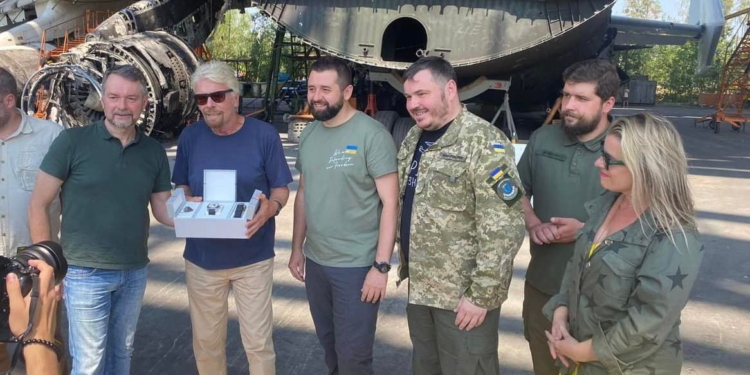 В Україну приїхав мільярдер Річард Бренсон (ФОТО)