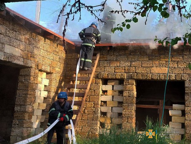 3 пожежі – наслідки ранкового удару окупантів по Очакову (ФОТО) 3