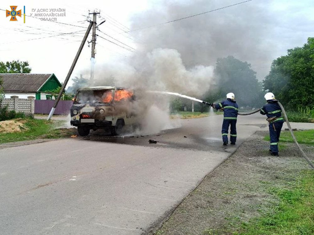 У Новому Бузі на ходу згорів УАЗ (ФОТО, ВІДЕО) 4