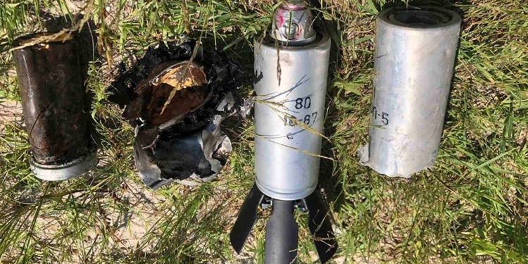 У Миколаєві рятувальники почали обстеження прибережних зон – на пляжі «Стрілка» вилучено 4 касетні елементи від РСЗВ (ФОТО, ВІДЕО)