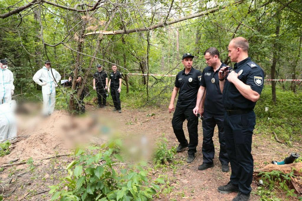 На Київщині знайшли ще одну братську могилу з вбитими росіянами мирними мешканцями (ФОТО) 4