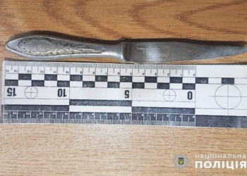 У Миколаєві поліцейські впродовж години затримали чоловіка, який з ножем напав на 22-річну дівчину (ФОТО)
