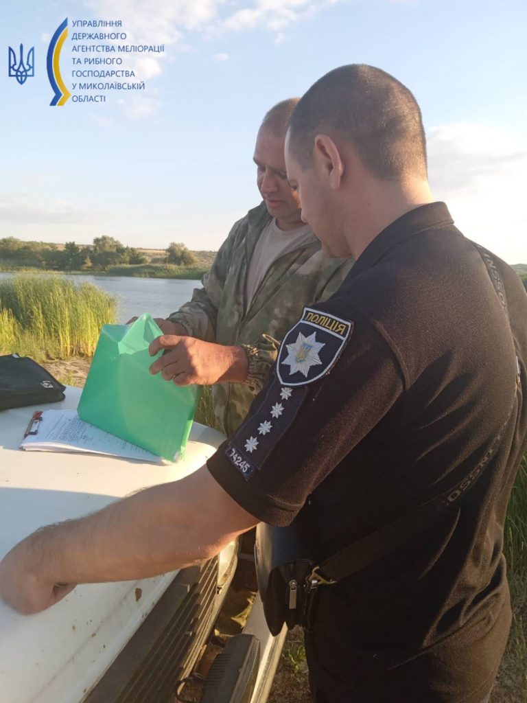 Поблизу Вознесенска Миколаївський рибоохоронний патруль разом з поліцейськими впіймав браконьєра, який під час заборони наловив 114 раків (ФОТО) 3