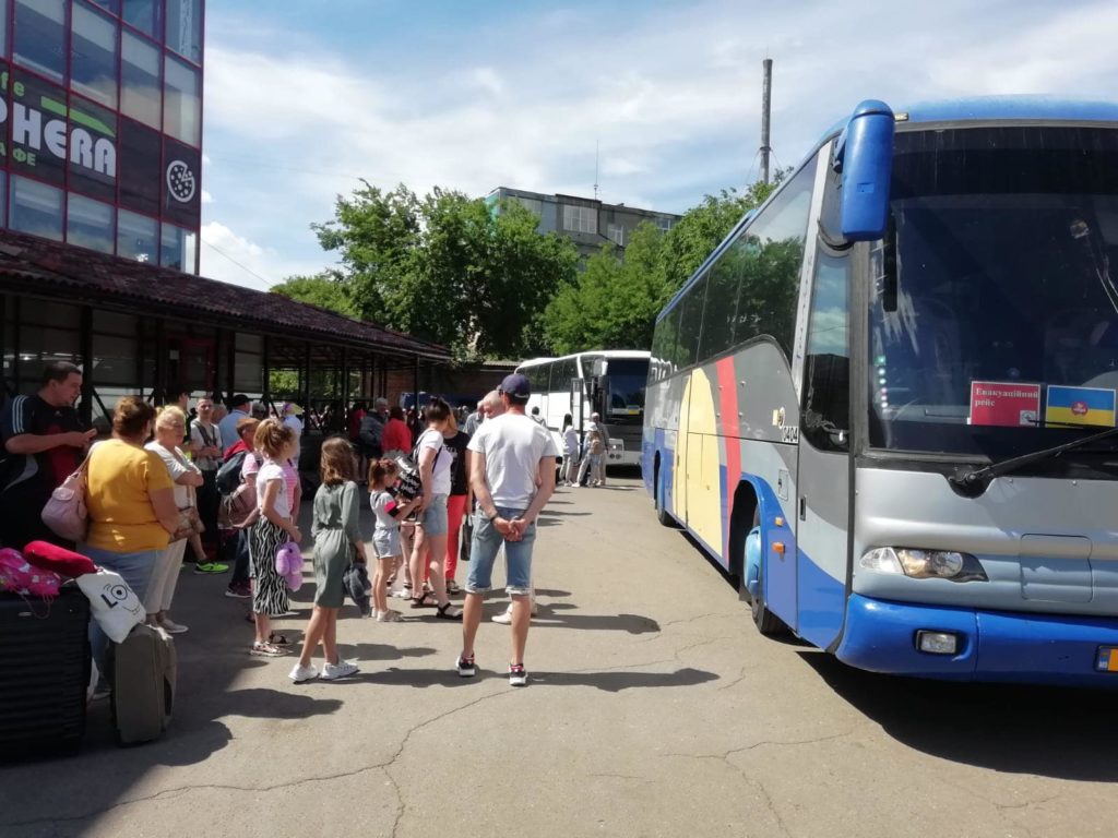 У Миколаєві продовжується добровільна евакуація громадян: виїхало майже 260 громадян (ФОТО) 3