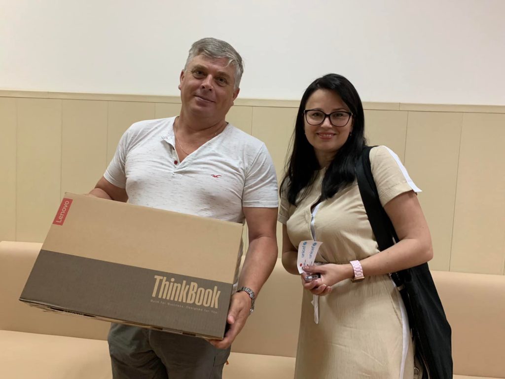 Вчителі міста Миколаєва отримали 200 ноутбуків (ФОТО) 3