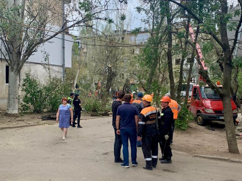 Підрахували: внаслідок вчорашніх ракетних ударів по Миколаєву пошкоджено майже 5 десятків будинків (ФОТО)