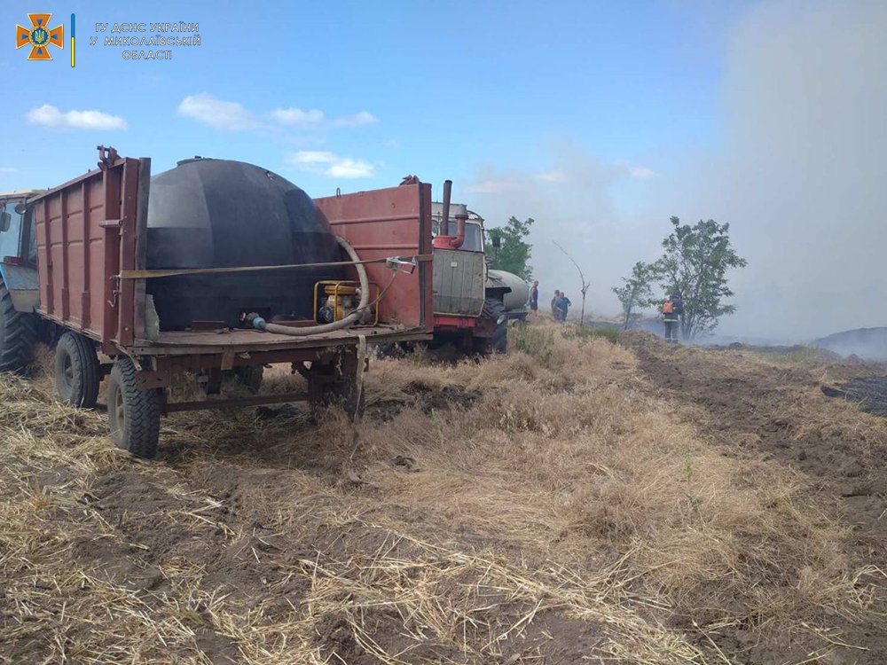 Внаслідок обстрілів та через необережне поводження з вогнем: за добу на Миколаївщині спалахнуло 5 пожеж (ФОТО) 39