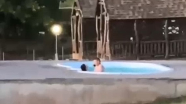 В Николаеве офицер полиции “отметился”  публичным сексом с подчиненной: повестки им не вручили, но от службы отстранили (ВИДЕО)