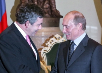  Посадил на низкое кресло и достал досье. Экс-премьер Великобритании рассказал, как Путин ему угрожал