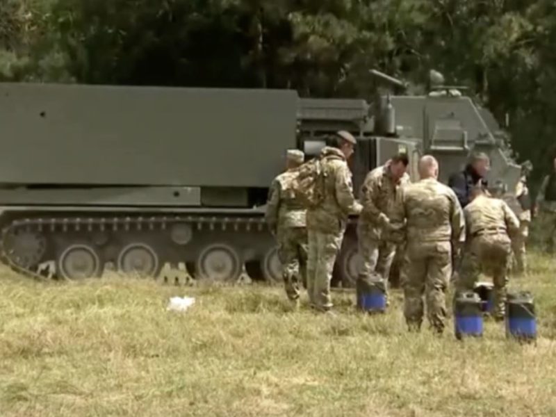 Более 450 украинских бойцов прошли в Британии обучение по управлению современными РСЗО