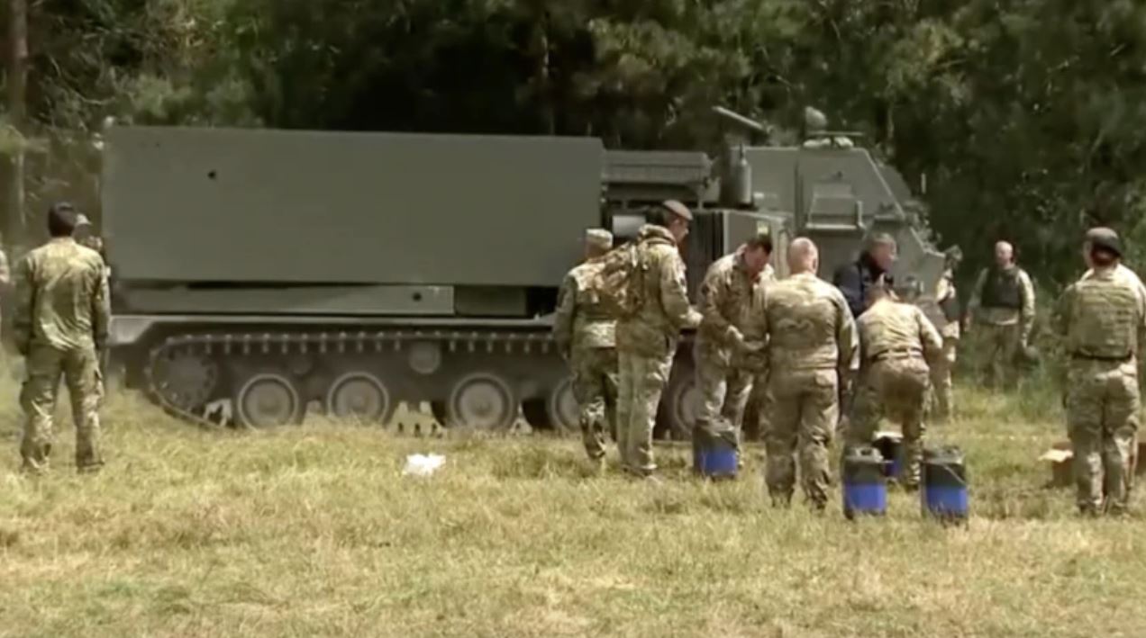 Более 450 украинских бойцов прошли в Британии обучение по управлению современными РСЗО