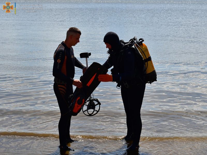 На пляже в Варваровке спасатели нашли и подорвали кассетный элемент РСЗО (ФОТО)